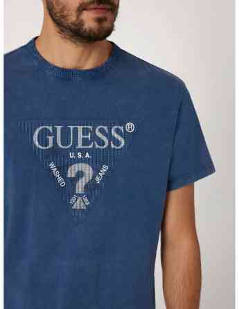 GUESS - SS CN TREATED TRIANGLE TEE Tbilisi