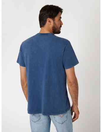 GUESS - SS CN TREATED TRIANGLE TEE Tbilisi