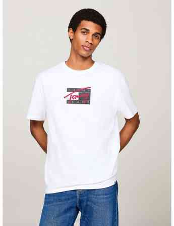 Tommy Jeans - TJM REG STREET SIG FLAG TEE EXT Tbilisi