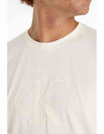 CALVIN KLEIN - MONOLOGO APPLIQUE TEE თბილისი