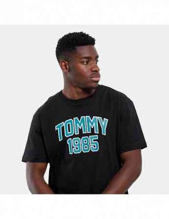 Tommy Jeans - TJM REG TOMMY VARSITY SPORT TEE თბილისი