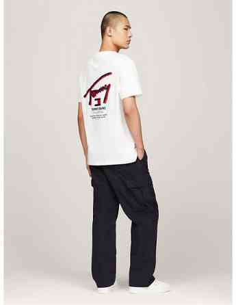 Tommy Jeans - TJM REG 3D STREET SIGNTR TEE EXT Тбилиси