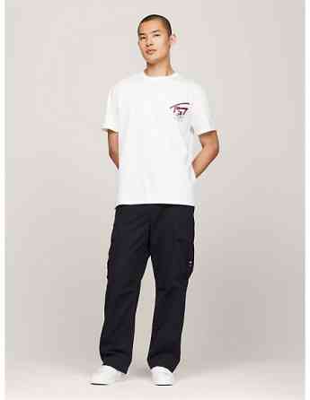 Tommy Jeans - TJM REG 3D STREET SIGNTR TEE EXT Тбилиси