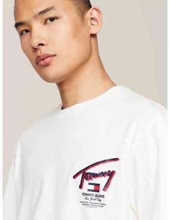 Tommy Jeans - TJM REG 3D STREET SIGNTR TEE EXT Тбилиси