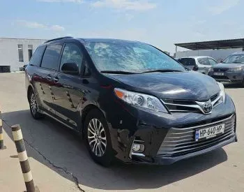 Toyota Sienna 2018 თბილისი