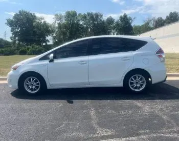 Toyota Prius V 2015 Tbilisi