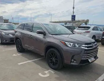 Toyota Highlander 2015 თბილისი