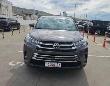 Toyota Highlander 2015 თბილისი