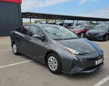 Toyota Prius 2016 Тбилиси