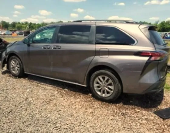 Toyota Sienna 2.5L 2022 Тбилиси