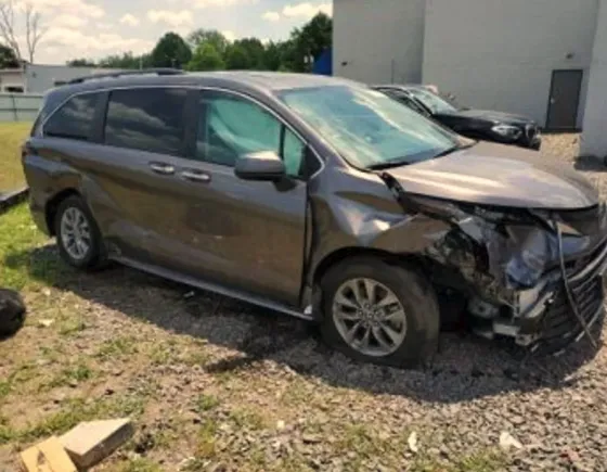 Toyota Sienna 2.5L 2022 Тбилиси