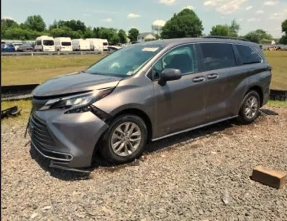 Toyota Sienna 2.5L 2022 Тбилиси