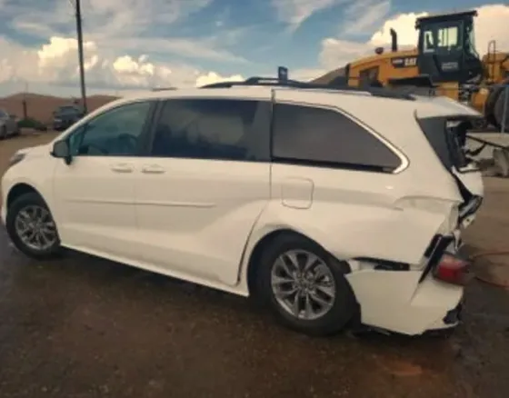 Toyota Sienna 2.5L 2022 Тбилиси
