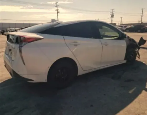 Toyota Prius 2017 თბილისი