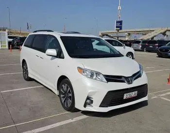 Toyota Sienna 2018 Тбилиси