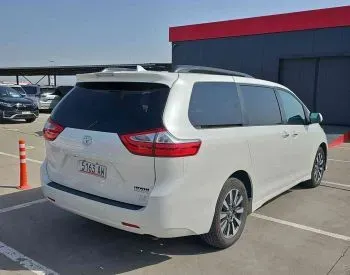 Toyota Sienna 2018 Тбилиси