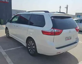 Toyota Sienna 2018 Тбилиси