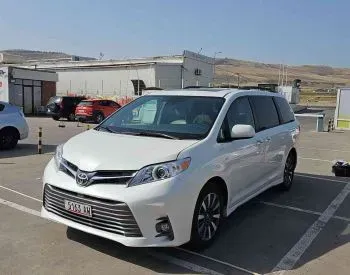 Toyota Sienna 2018 Тбилиси