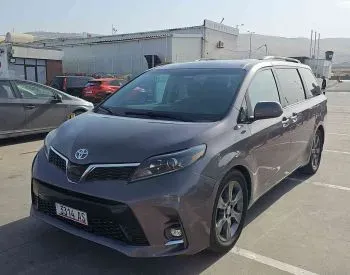 Toyota Sienna 2015 Тбилиси