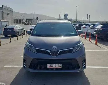 Toyota Sienna 2015 Тбилиси