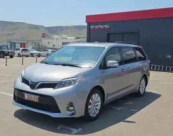 Toyota Sienna 2015 Тбилиси