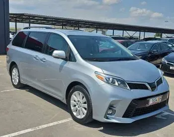 Toyota Sienna 2015 Тбилиси