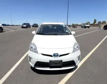 Toyota Prius 2015 Тбилиси