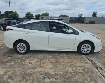 Toyota Prius 2016 Тбилиси