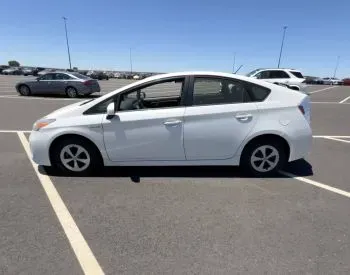 Toyota Prius 2015 Тбилиси