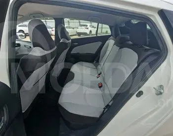 Toyota Prius 1.8L 2016 Тбилиси - изображение 6