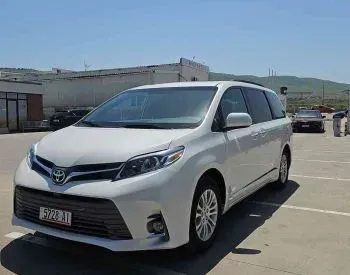 Toyota Sienna 2015 Тбилиси