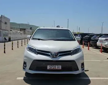 Toyota Sienna 2015 Тбилиси