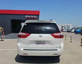 Toyota Sienna 2015 Тбилиси