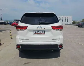 Toyota Highlander 2017 Тбилиси