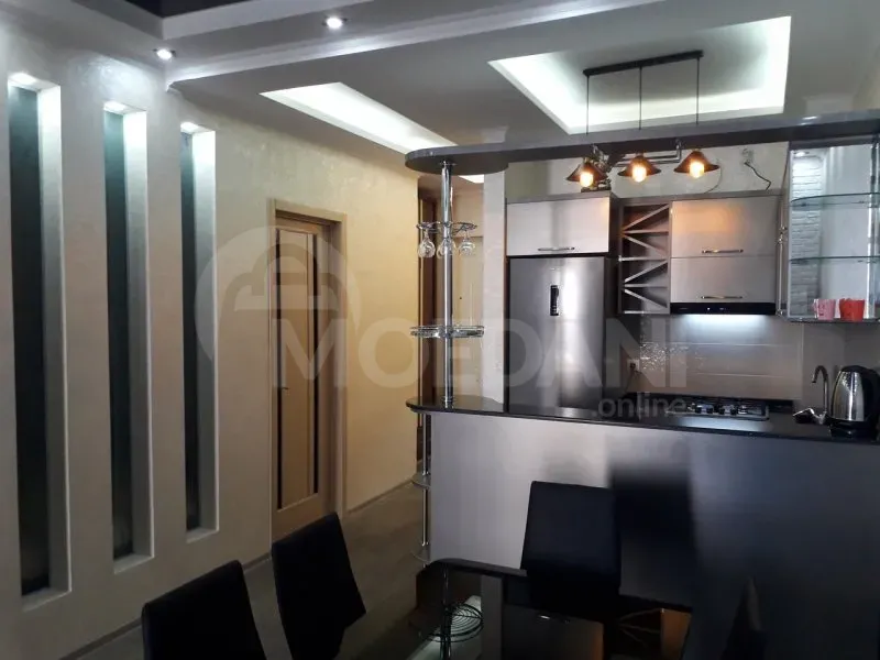 Сдам 3-комн. квартиру на сутки в Батуми  65м² 4/12 эт. Батуми - изображение 1