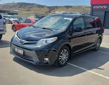 Toyota Sienna 2019 Тбилиси