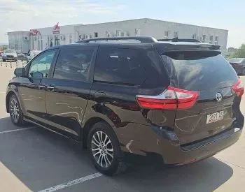 Toyota Sienna 2019 Тбилиси