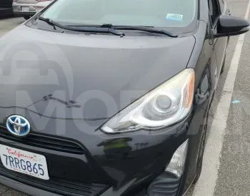 Toyota Prius C 1.5L 2016 Тбилиси - изображение 2