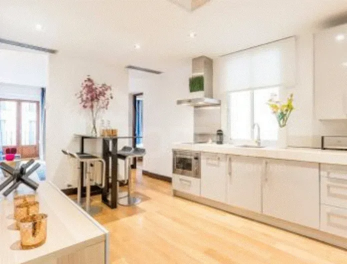 Apartments For Rent five-room 223м² 6/6 floor Tbilisi - photo 6