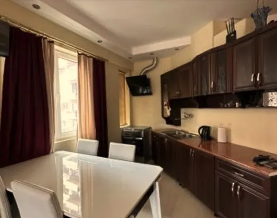 ქირავდება 2 ოთახიანი ბინა 75მ² 4/12 სართ თბილისი