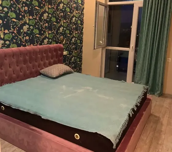 ქირავდება 2 ოთახიანი ბინა 50მ² 13/13 სართ თბილისი