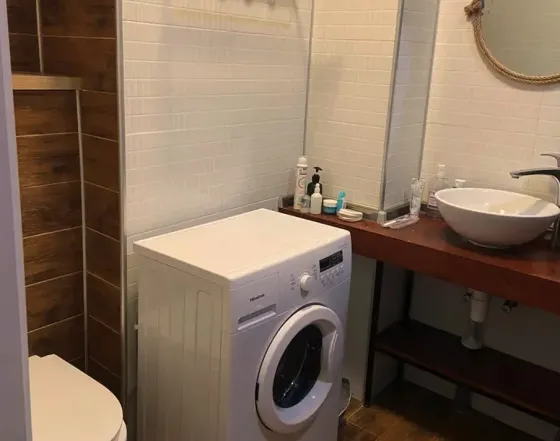 ქირავდება 2 ოთახიანი ბინა 50მ² 13/13 სართ თბილისი