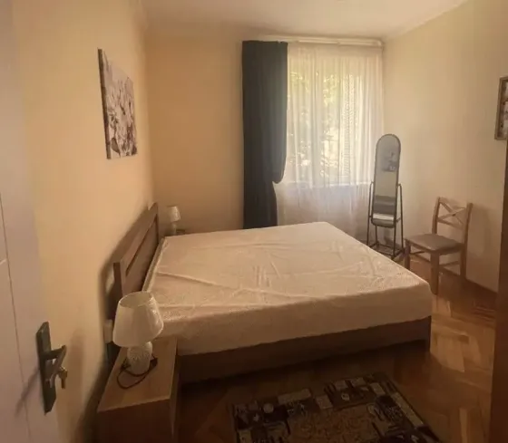 ქირავდება 2 ოთახიანი ბინა 42მ² 2/5 სართ თბილისი