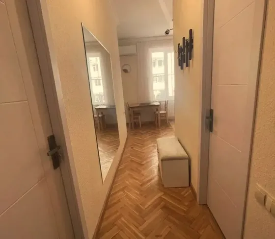 ქირავდება 2 ოთახიანი ბინა 42მ² 2/5 სართ თბილისი