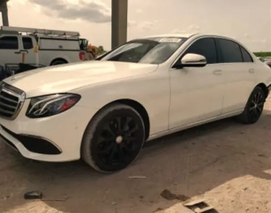 Mercedes-Benz E 2017 Тбилиси