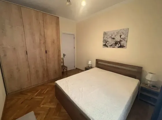 ქირავდება 2 ოთახიანი ბინა 42მ² 2/5 სართ თბილისი