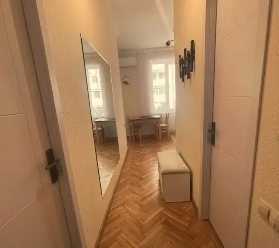 ქირავდება 2 ოთახიანი ბინა 42მ² 2/5 სართ თბილისი