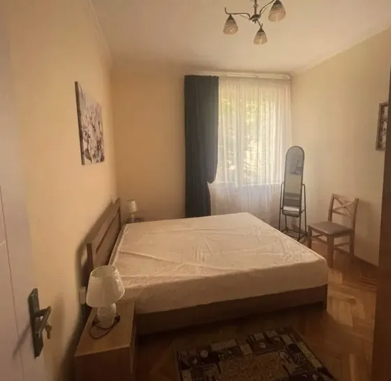 ქირავდება 2 ოთახიანი ბინა 42მ² 2/5 სართ თბილისი