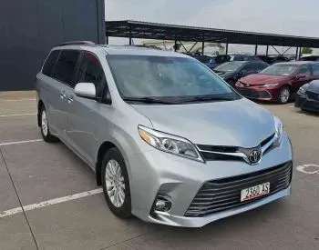 Toyota Sienna 2015 თბილისი