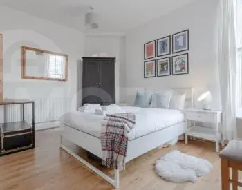 Apartments For Rent three-room 130м² 3/3 floor Tbilisi - photo 1